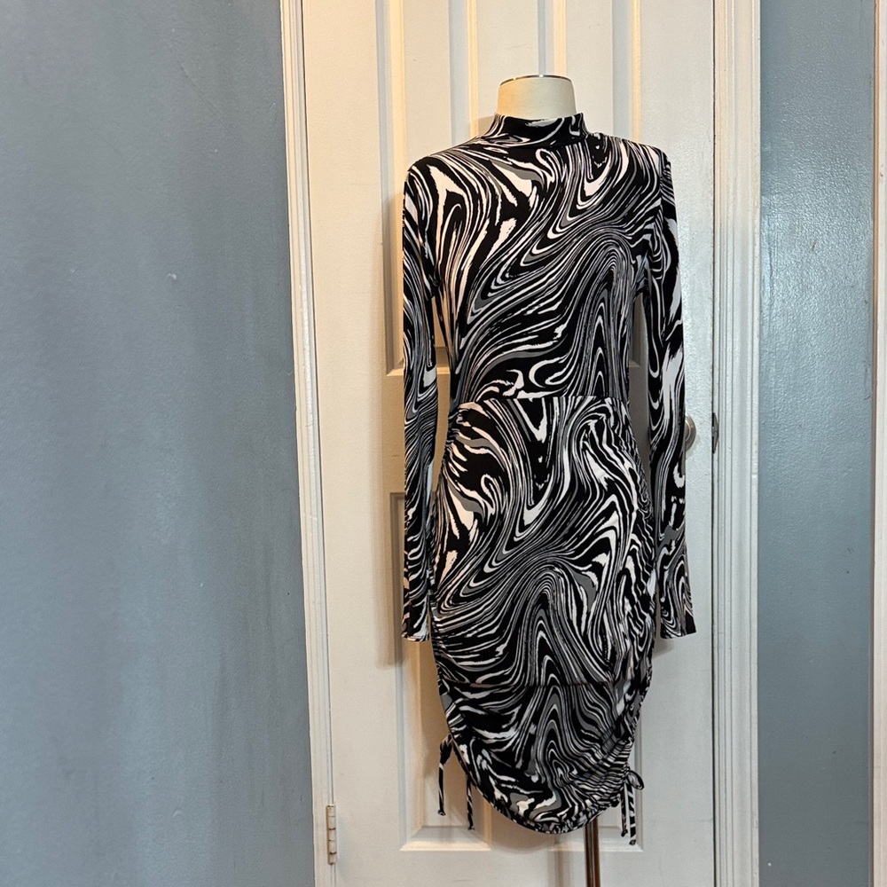 Bar III Black and White Swirl Long Sleeve Dress